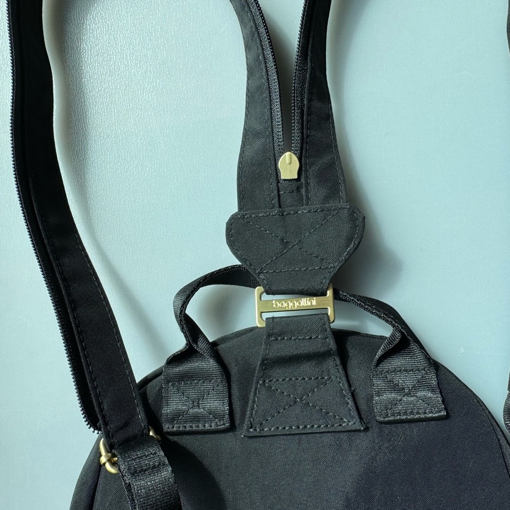 Baggallini Naples Convertible Backpack - Picture 5 of 12